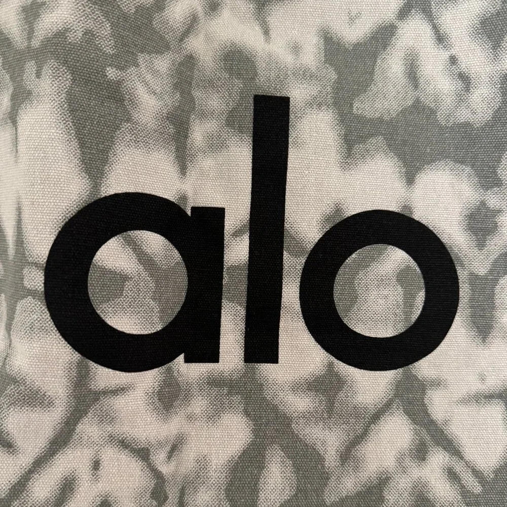 NWT Alo Yoga Oversized Tote Bag - Picture 2 of 3
